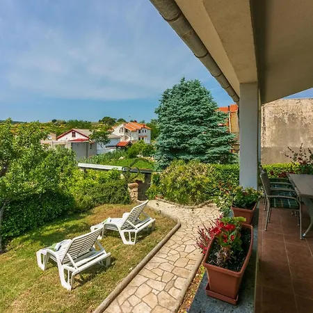 House Marija Nyaraló Lopar